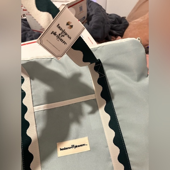 NWT Business & Pleasure THE PREMIUM COOLER TOTE BAG - RIVIE GREEN - Picture 2 of 4